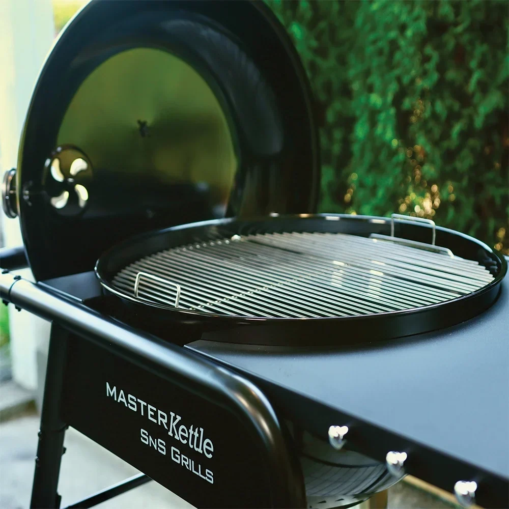 Slow ‘N Sear 22 inch Kettle Charcoal Grill With Cart And Built-In Side Table – MasterKettle