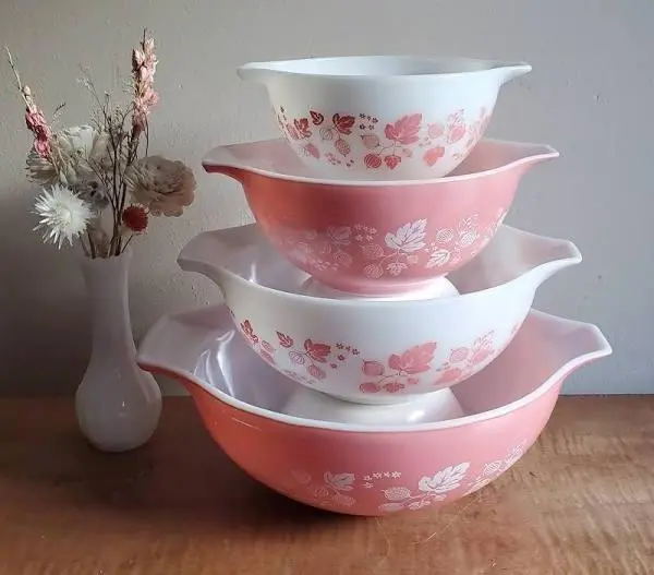 Pyrex Vintage Pink Gooseberry Cinderella Mixing Bowl Set – Retro Kitchen Collectible
